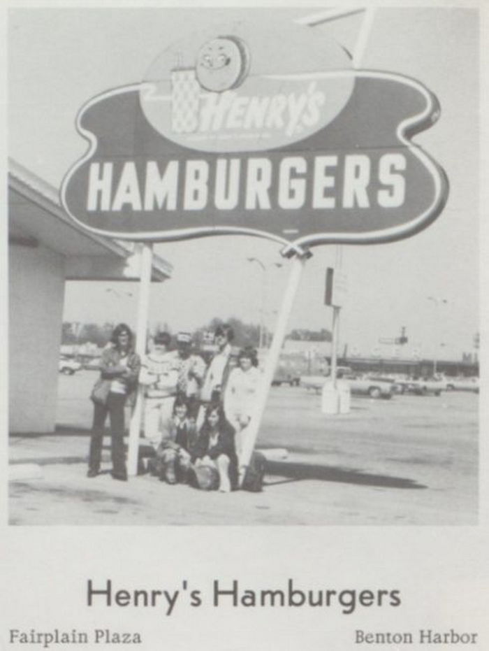 Henrys Hamburgers - Benton Harbor - Fairplain Plaza 1681 M-139 (newer photo)